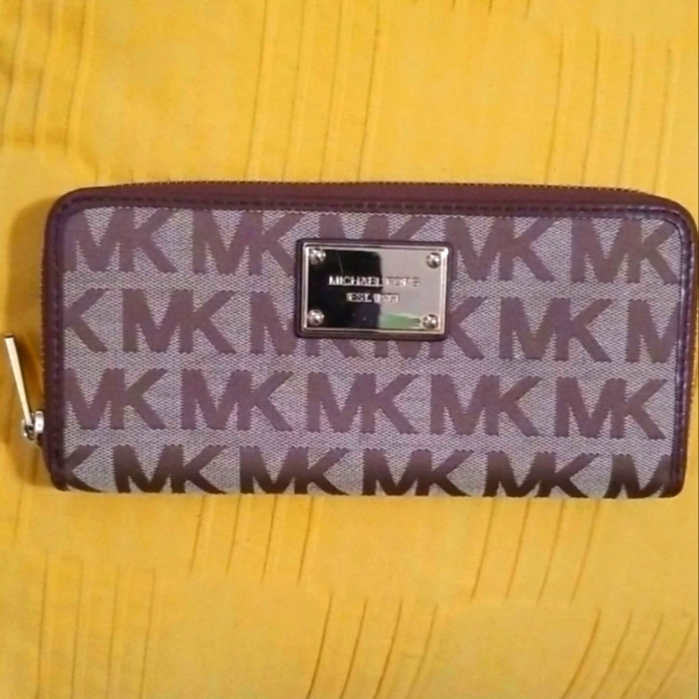 Michael kors wallet